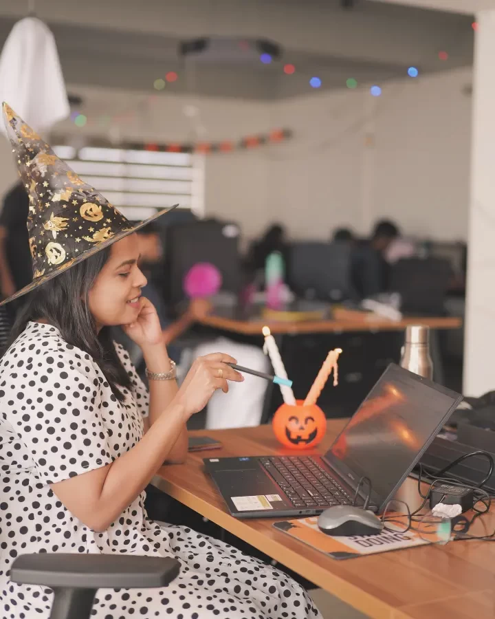 Halloween-day-celerbrations-at-office